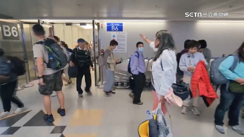 今日凌晨23名旅客順利抵達台灣。