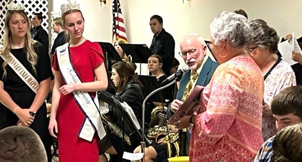 Pennsylvania Maple Queen Gracie Paulman (left) and Somerset County Fair Queen Kaylin Weaver help Sesquicentennial committee and BPOE Elks chairman Tom Deetz (center) with Elks committee members Dee Lepley and Ginny Knieriem (right) show and select the winners of the door prizes at the Sesquicentennial banquet May 4, hosted and held at the Elks lodge. The prizes were prints made and donated by Meyersdale photographers Mike Petenbrink and John Sines. The Meyersdale Area High School jazz band was the featured entertainment for the evening. More activities are being planned through the year in celebration of Meyersdale's 150 years.