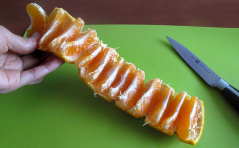 This peeling hack will be a godsend for the parents of mandarin-loving kids everywhere. Photo: http://newmalaysiankitchen.com/