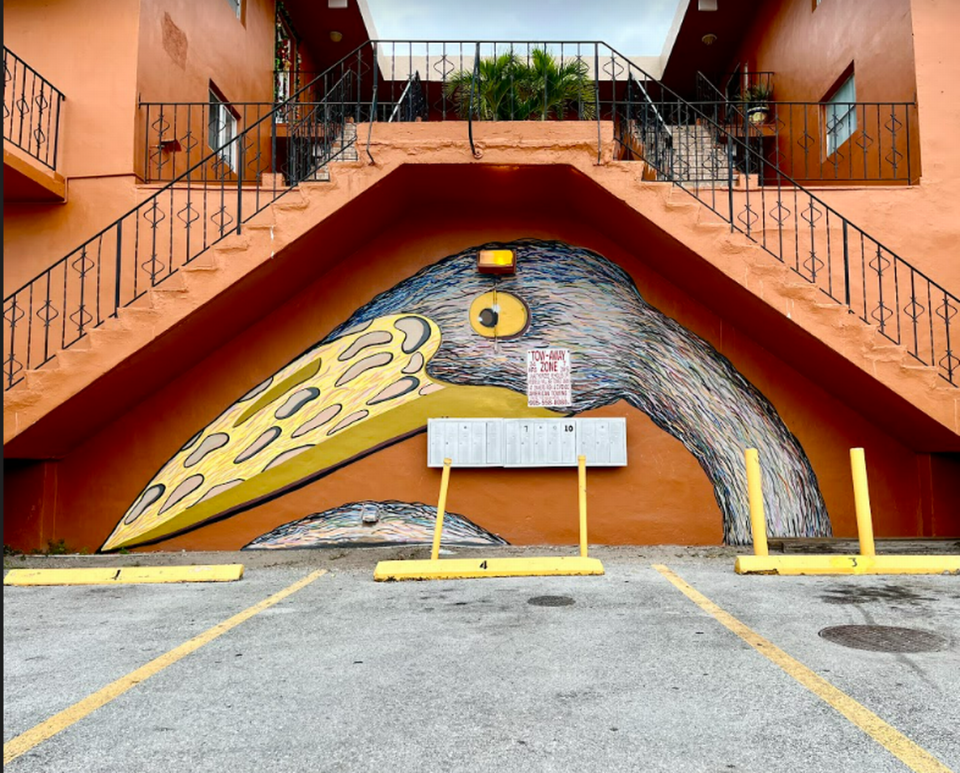 El artista “Blanco” pintó un mural representativa de una garza en honor de su hermano que falleció, es un homenaje a su recuerdo