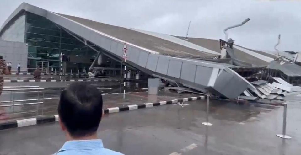 Delhi airport roof collapse