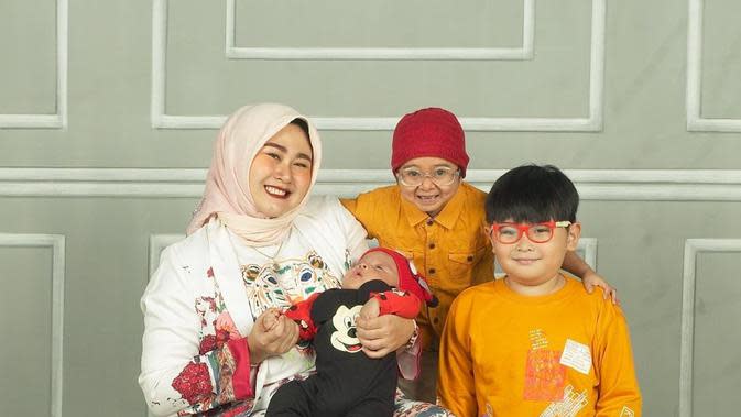 Daus Mini dan kedua anaknya (Sumber: Instagram/dausminiasli)