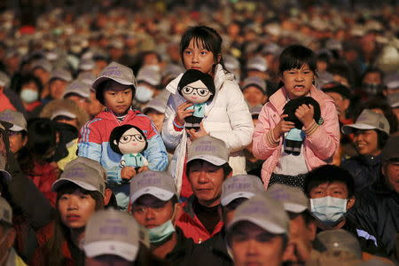 Girls hold dolls featuring Taiwan's Democratic Progressive Party (DPP) Chairperson and presidential candidate Tsai Ing-wen before she addresses supporters during a campaigning rally in Hsinchu ,Taiwan January 14, 2016. REUTERS/Damir Sagolj