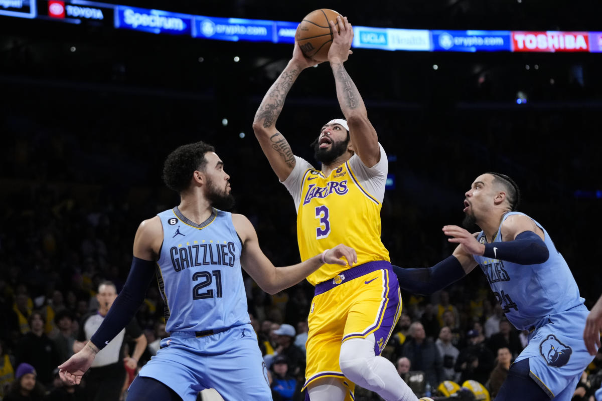 Anthony Davis leads Lakers past Grizz without Ja, 112-103