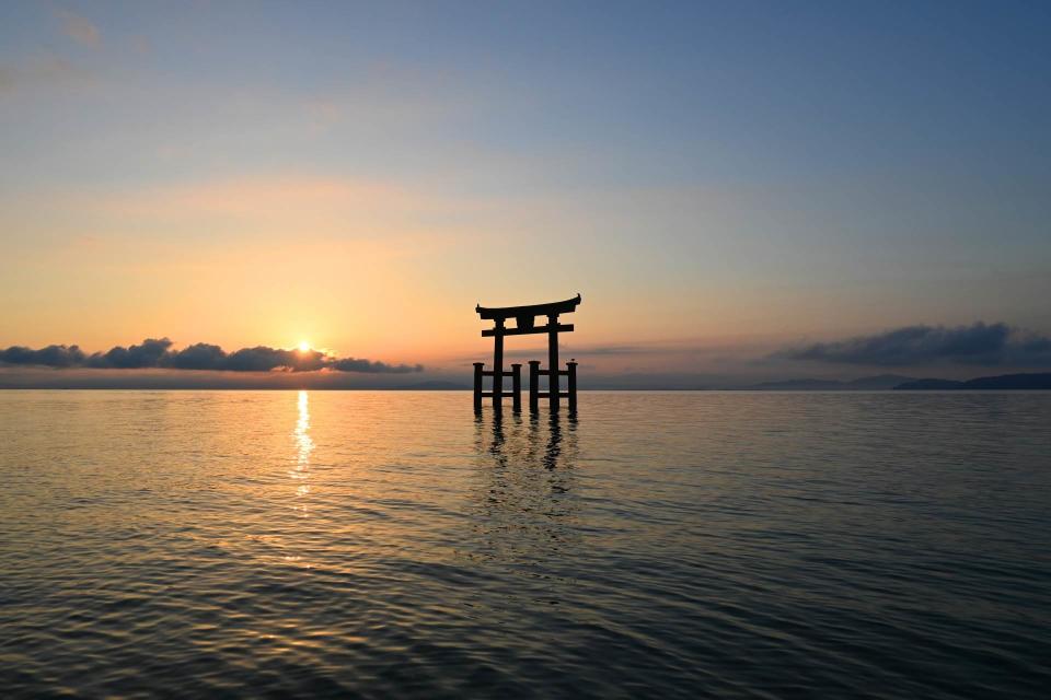 白鬚神社「湖中鳥居」。圖片來源：photoAC