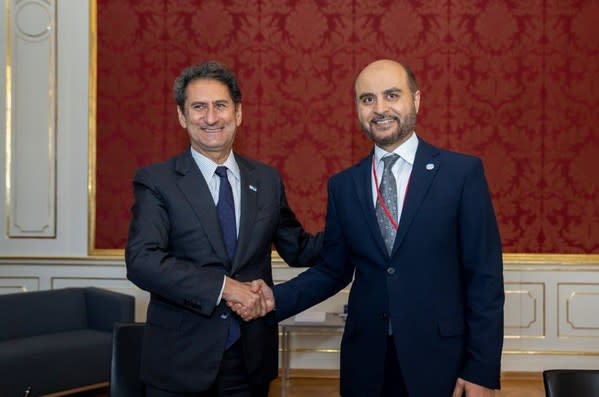 International Renewable Energy Agency (IRENA) and the OPEC Fund signed a Memorandum of Understanding. Pictured from left to right: Francesco La Camera, IRENA Director-General; Dr. Abdulhamid Alkhalifa, OPEC Fund Director-General.