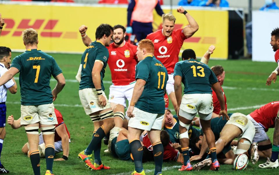  British & Irish Lions players celebrate as Luke Cowan-Dickie of British & Irish Lions stretches over to score their side's first try during the 1st Test between South Africa & British & Irish Lions at Cape Town Stadium on July 24, 2021 in Cape Town, South Africa. - GETTY IMAGES