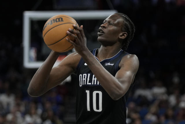 Bol Bol receives first real chance to play with Magic