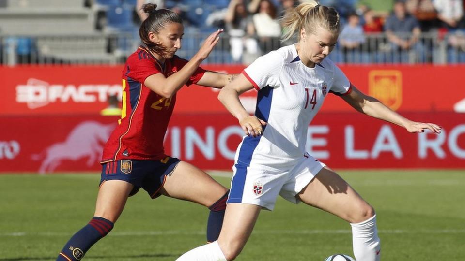 Ada Hegerberg plays for Norway against Spain