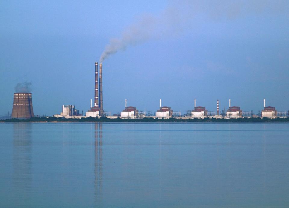 La centrale nucléaire Zaporijjia en Ukraine. C'est la plus grande d'Europe avec une puissance nominale de 6000 MW. - Wikimedia commons Rehman 