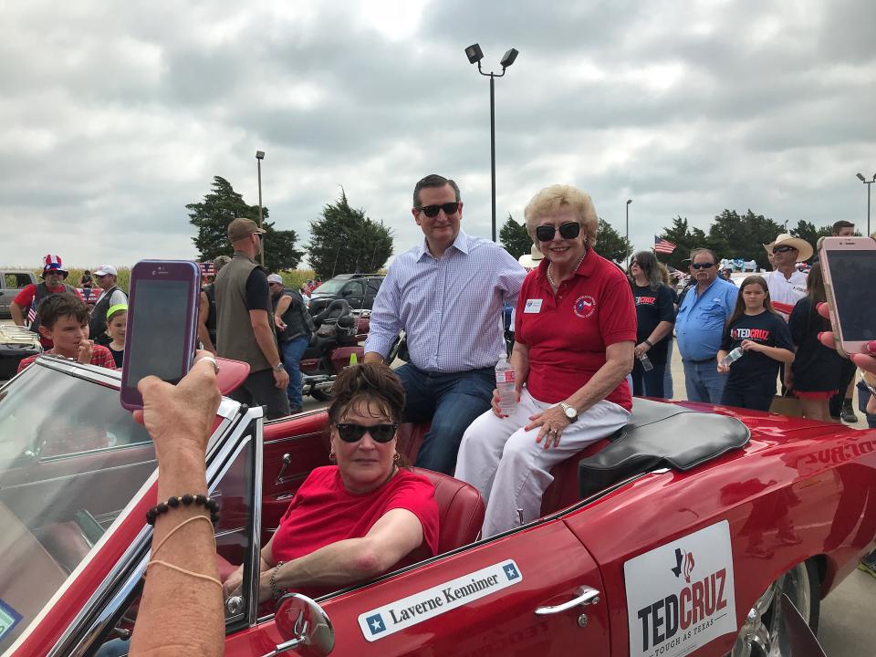 Ted Cruz with supporters 