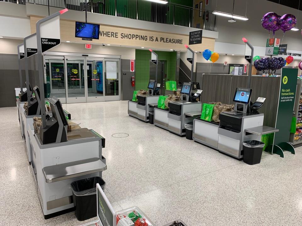 Publix Super Markets opened a new store Thursday at Town Center at O-Town West in Orlando.