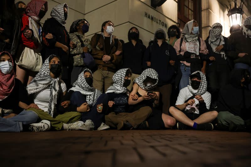 Protests continue on Columbia University campus in support of Palestinians