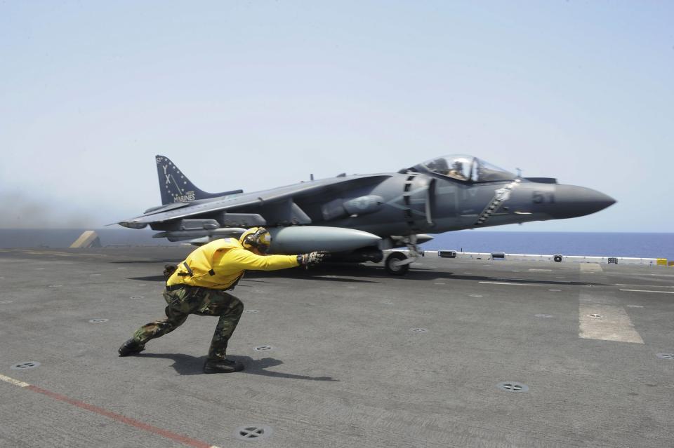 AV-8B Harrier II launch (DC)