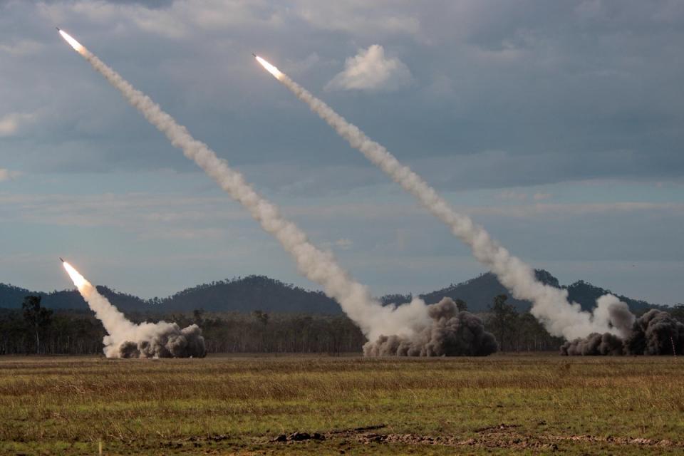 美澳「護身軍刀」聯合軍演，美國「海馬斯」(HIMARS)火箭砲火力展示。   圖：翻攝@Deutsches_Heer推特