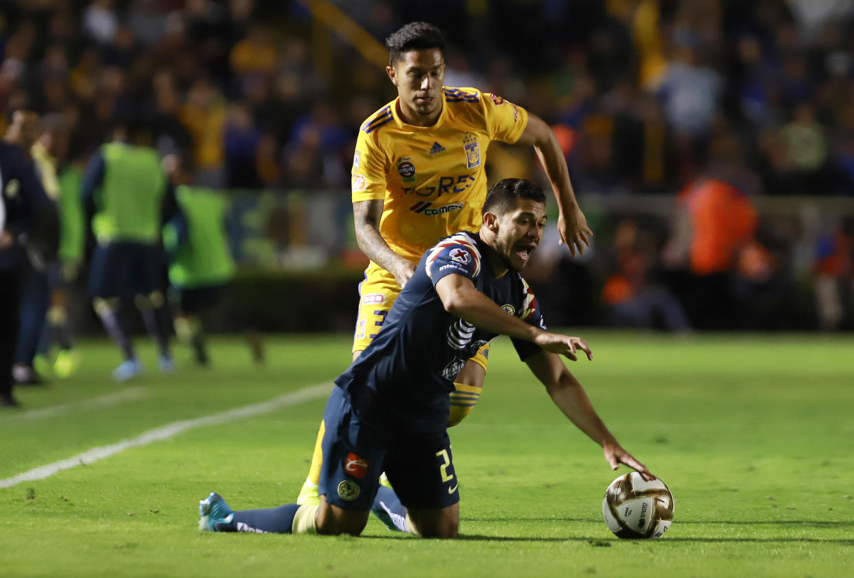 MONTERREY, MEXICO - DECEMBER 01:  Carlos Salcedo (L) of Tigres fights for the ball with Henry Martin (R) of America  during the quarterfinals second leg match between Tigres UANL and America as part of the Torneo Apertura 2019 Liga MX at Universitario Stadium on November 28, 2019 in Monterrey, Mexico. (Photo by Alfredo Lopez/Jam Media/Getty Images)