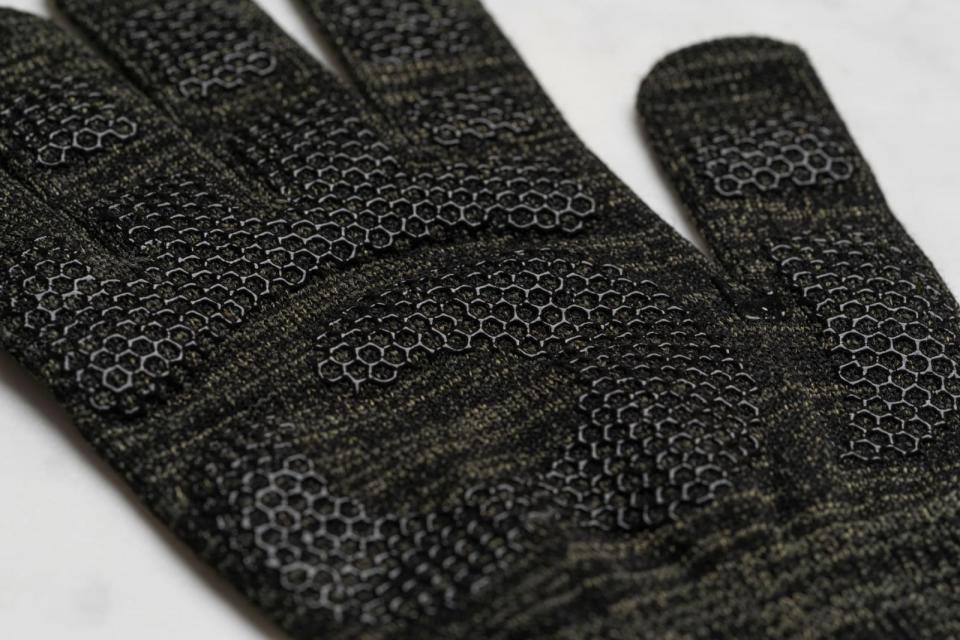 Touchscreen gloves