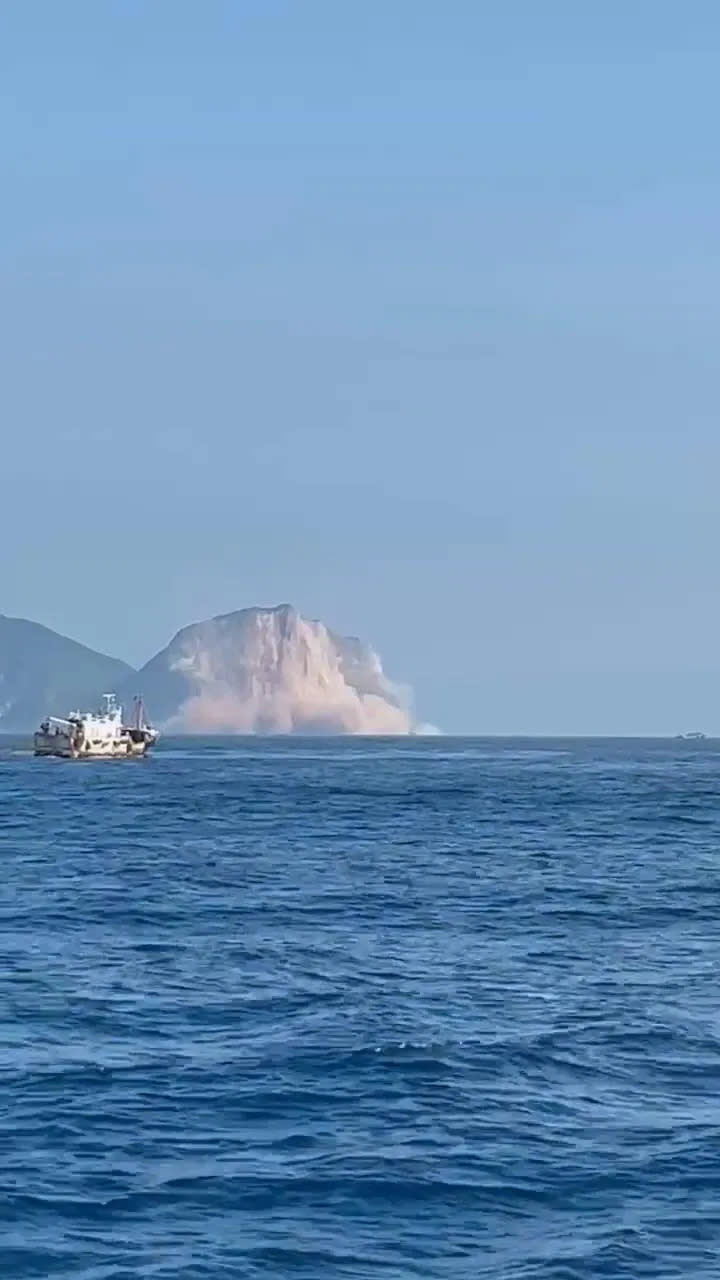 好險！龜山島的頭還在 漁民：只是脖子部分崩塌。（圖／網友提供）