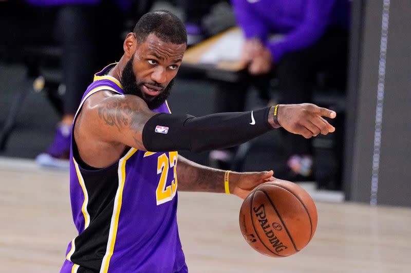 ▲「詹皇」LeBron James本季依舊威猛，率湖人開季豪取7連勝締造隊史紀錄，戰績更穩居聯盟第1。（圖／美聯社／達志影像）