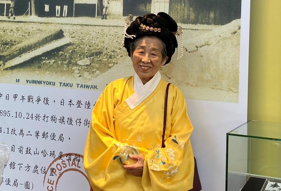 90歲阿嬤穿漢服到場。   圖：孫家銘攝