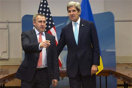 U.S. Secretary of State John Kerry (R) stands with Ukrainian Foreign Minister Andriy Deshchytsia before their meeting at the NATO headquarters in Brussels April 1, 2014. REUTERS/Jacquelyn Martin/Pool