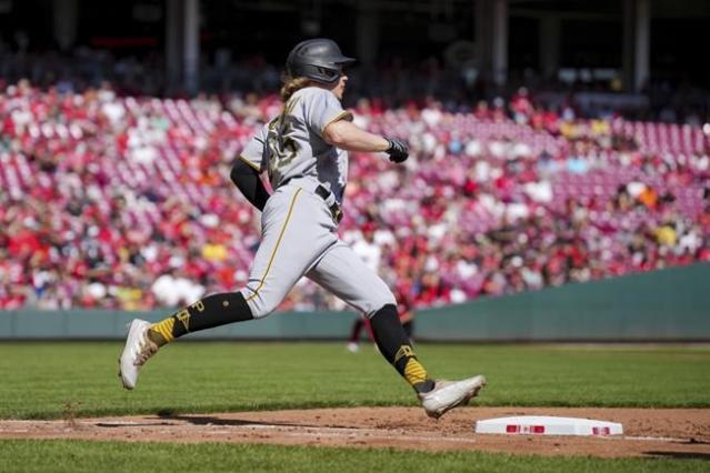 Reds star Joey Votto announces US citizenship