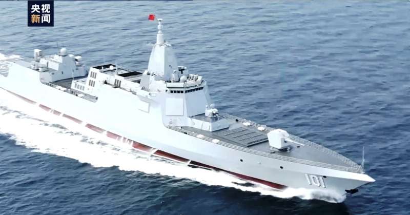 解放軍055型導彈驅逐艦南昌艦（翻拍自中央電台）