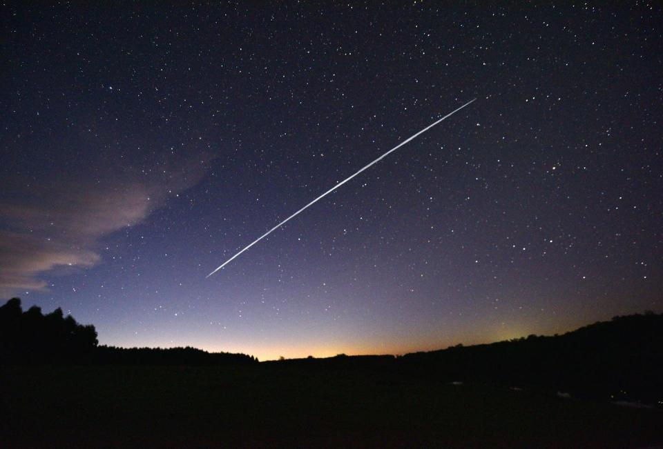 A group of SpaceX's Starlink satellites passing over Uruguay in 2021. 