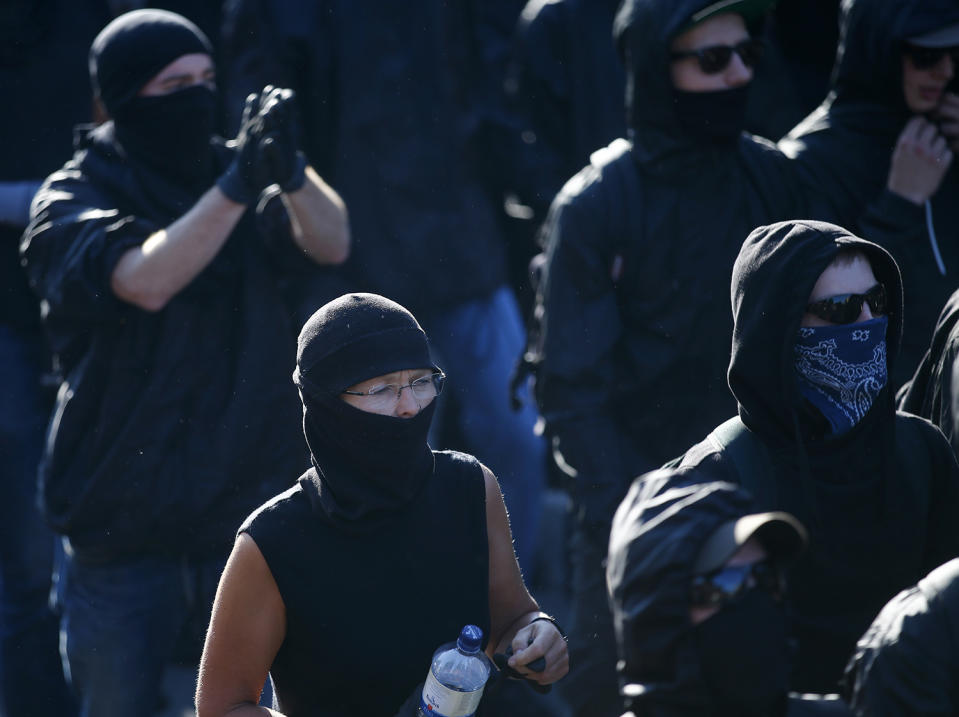 Riot police clash with G-20 protesters in Hamburg, Germany