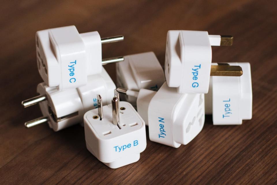 Travel plug adapter