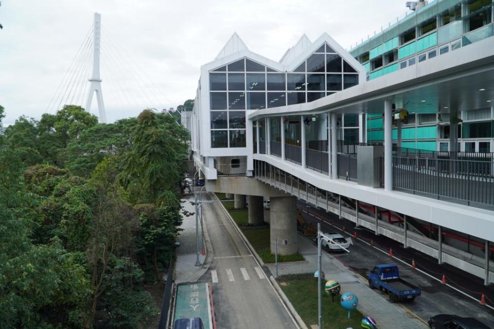 新北市新店安坑輕軌即將通車，市府捷運局將於五日下午在十四張站（如圖）辦理「安坑輕軌首站開箱暨野餐音樂派對」。　（新北捷提供）