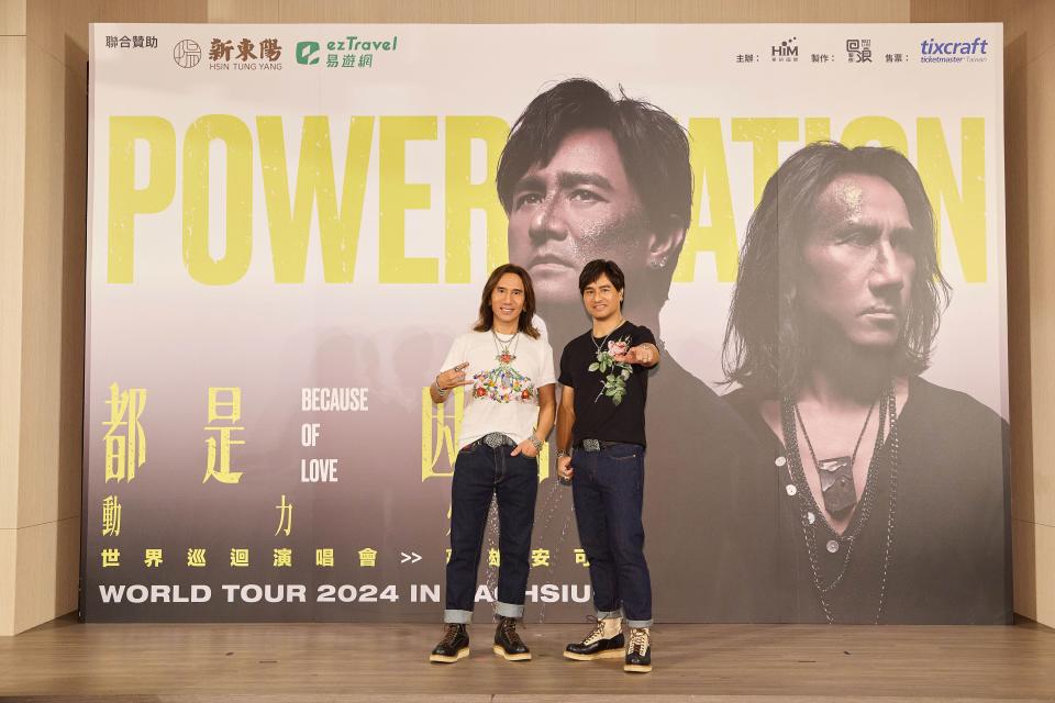 尤秋興（右）及顏志琳開心為演唱會慶功    華研國際提供