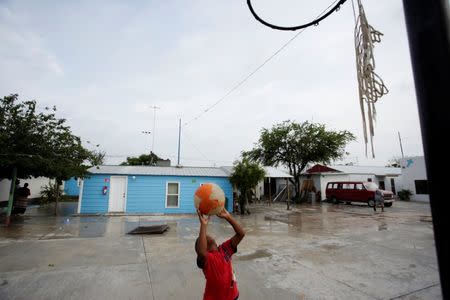 A Honduran migrant child plays with a ball at the Senda de Vida migrant shelter in Reynosa, in Tamaulipas state, Mexico June 22, 2018. Picture taken June 22, 2018. REUTERS/Daniel Becerril