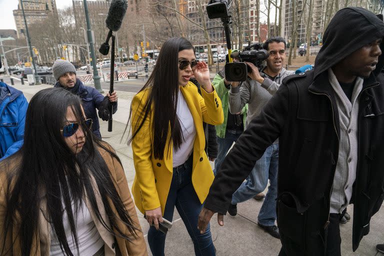 Emma Coronel, durante una de sus comparecencias ante la Justicia de Estados Unidos (archivo)