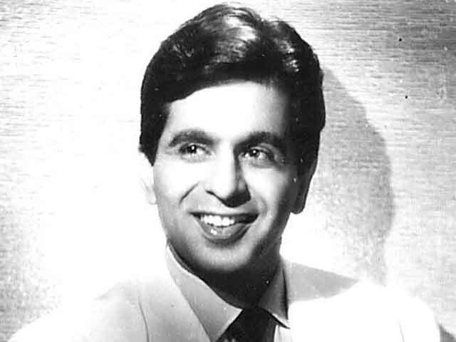 Dilip Kumar: Well it may come as a surprise but veteran actor Dilip Kumar was offered a lead role in the award winning David Lean movie Lawrence of Arabia (1962).  But the actor refused the role which ultimately was bagged by Egyptian actor Omar Sharif.