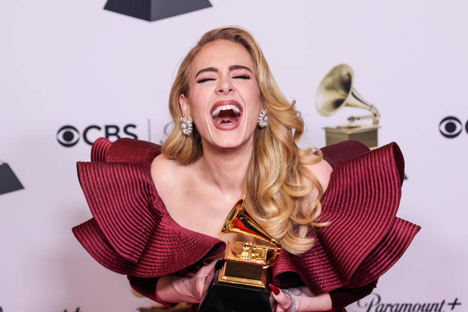 LOS ANGELES, CALIFORNIA - FEBRUARY 05: Adele poses with the Best Pop Solo Performance Award for 