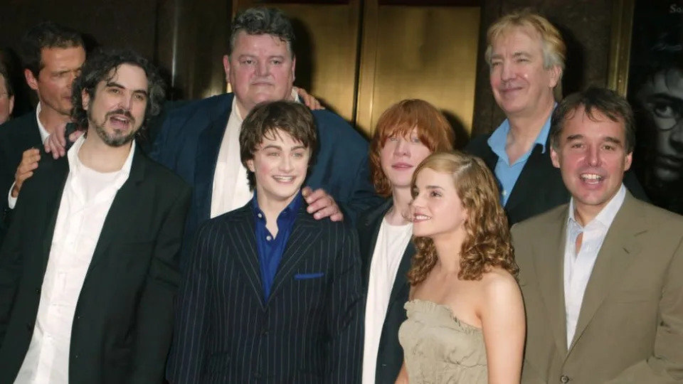 Coltrane junto a parte del elenco de Harry Potter en 2004.