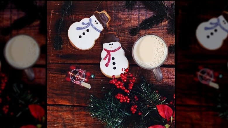 Eggnog latte with holiday cookies