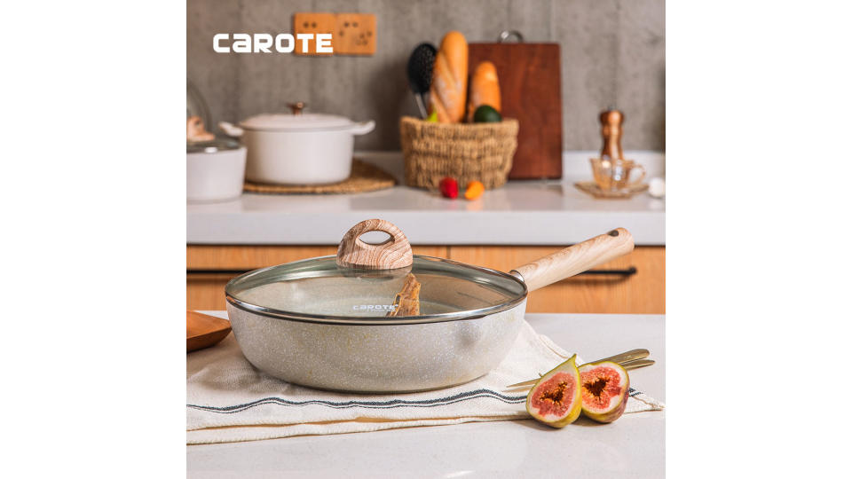 Carote Cosy Non-Stick Fry Pan With Lid and Spout. (Photo: Lazada SG)