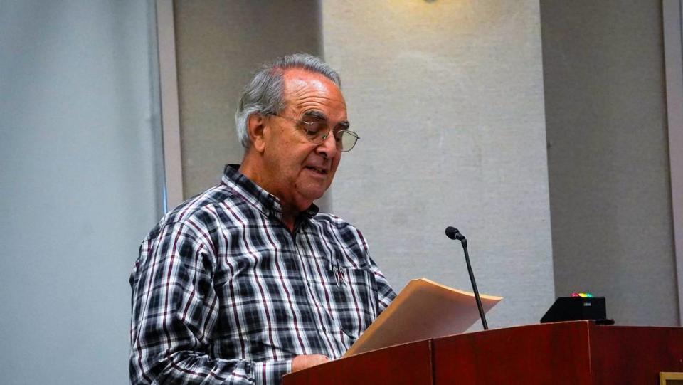 Former Atascadero mayor Tom O’Malley reads a letter from Mayor Steve Martin at the Paso Robles City Council meeting on Aug. 15, 2023. Martin died following a battle with an aggressive form of cancer on Aug. 14, 2023. John Lynch/jlynch@thetribunenews.com