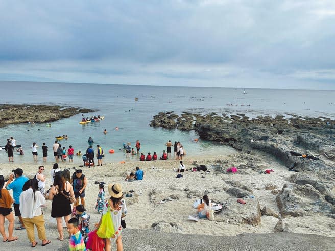 今年本土大爆發後，「自駕遊」成了主流，屏東離島小琉球風光不再。（謝佳潾攝）