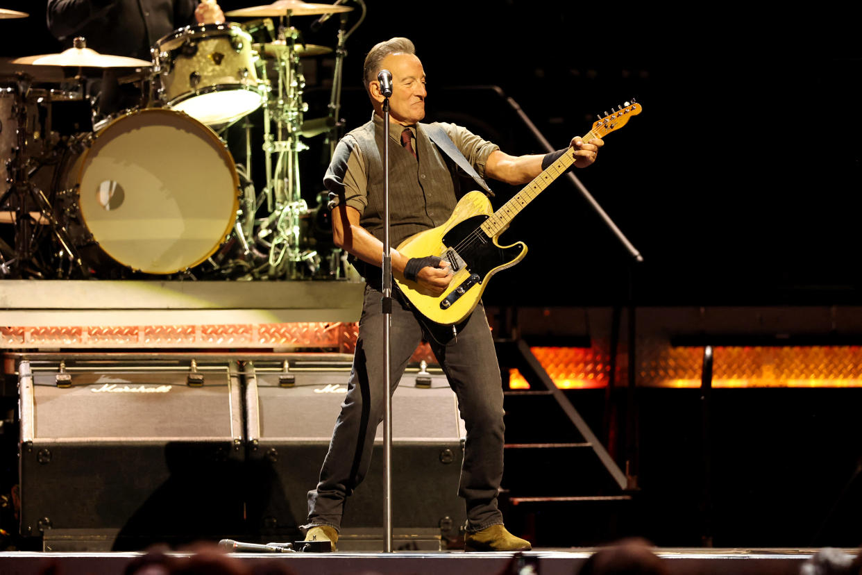 Bruce Springsteen, ici le 4 avril 2024, doit annuler trois dates supplémentaires de sa tournée en Europe à cause d’une extinction de voix.