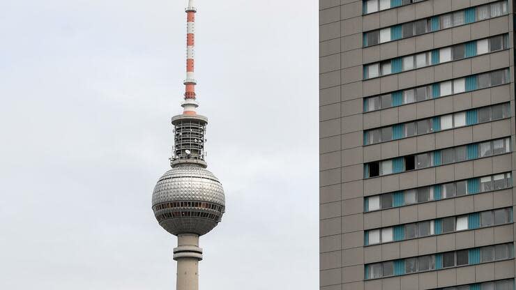 Die rot-rot-grüne Koalition will die Mieten für fünf Jahre einfrieren. Foto: dpa