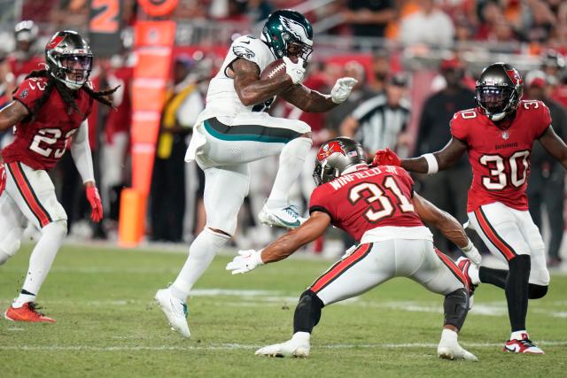 Kelce and Swift together at Eagles-Bucs Monday night game