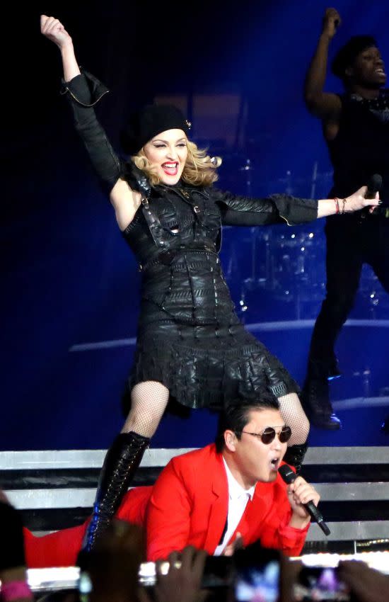 Madonna y PSY actuando juntos en el Madison Square Garden