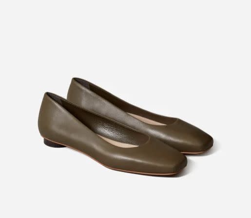 <strong>Find them for $150 at <a href="https://fave.co/2mZgTQD" target="_blank" rel="noopener noreferrer">Everlane</a>.</strong>