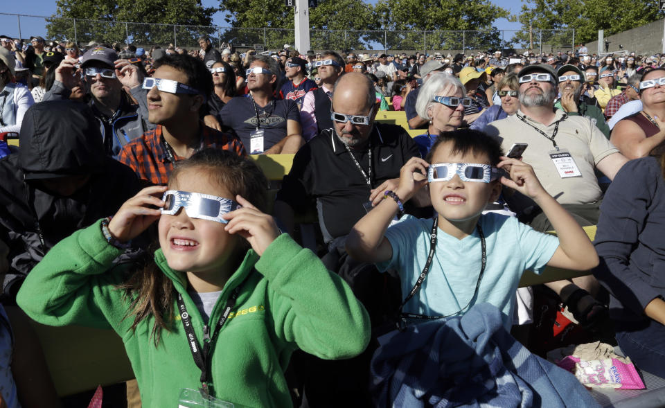 Solar eclipse fever: Americans witness the celestial event