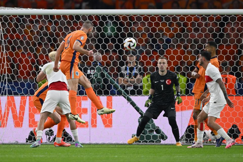 Stefan de Vrij buries a header to bring Netherlands level against Turkey (Getty Images)