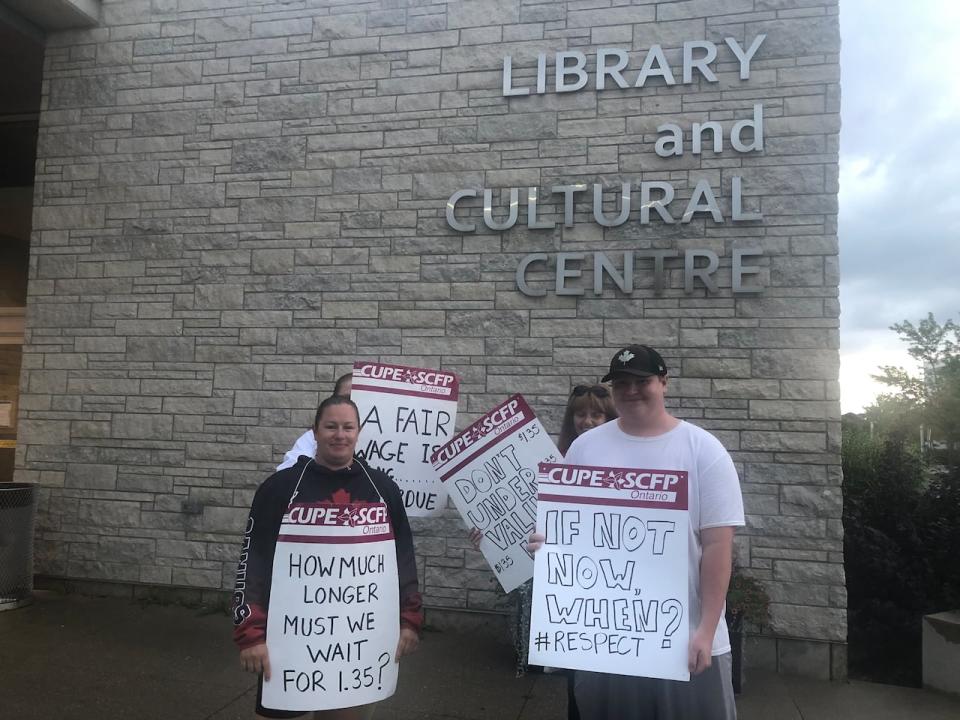 Bradford library striking workers