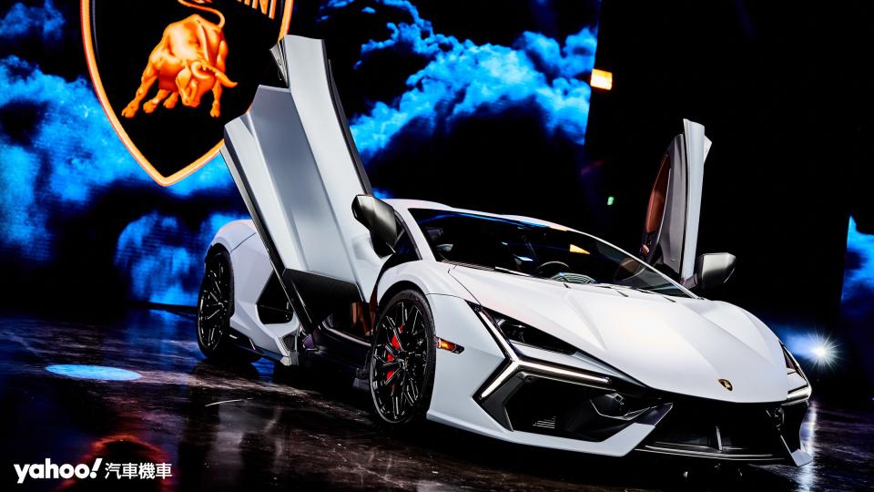 更為尖銳的車體造型實際為Lamborghini為Revuelto投入更多空氣力學設計所致的超武鬥派樣貌。